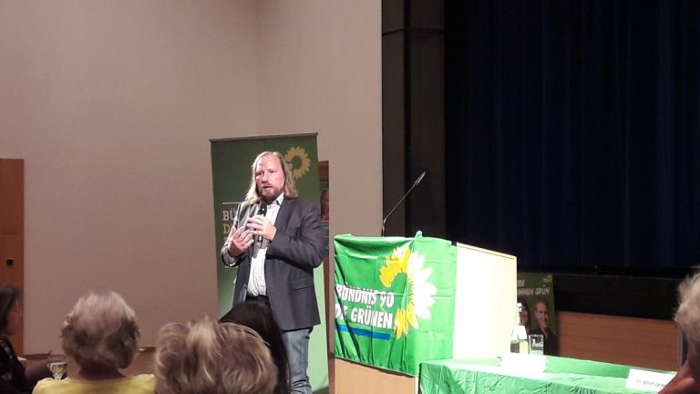 100 Zuhörer*innen bei Toni Hofreiters Vortrag „Wir haben keinen Planeten B“
